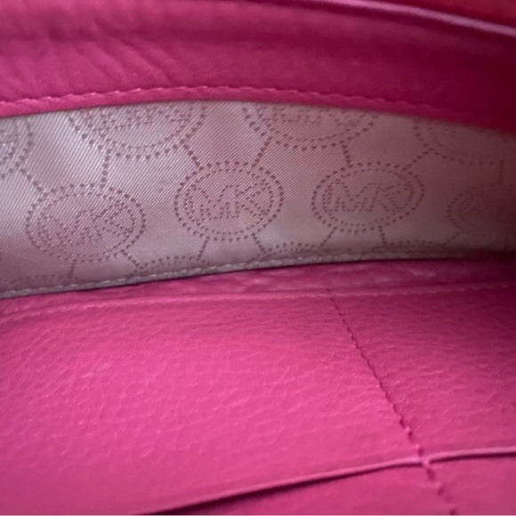 Michael Kors large pink wallet beautiful slight wear on corners - Picture 3 of 9